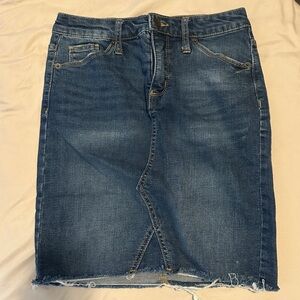 Universal Thread Denim Skirt with Frayed Hem Size 4